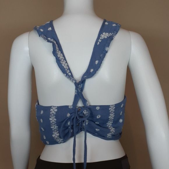 LF Blue Daisy Criss-Cross Chambray Boho Ruffle Floral Crop Top 4 Blue NWT - Picture 9 of 10